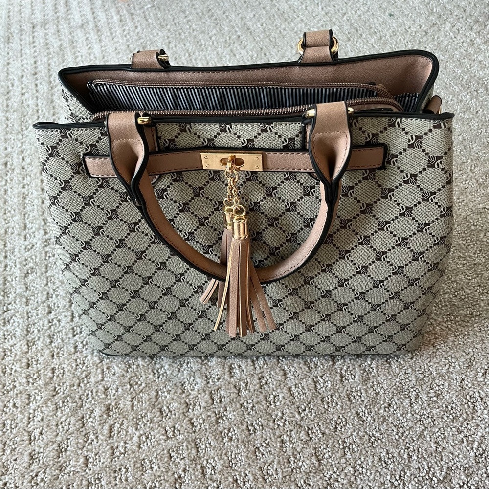 Neutral handbag
